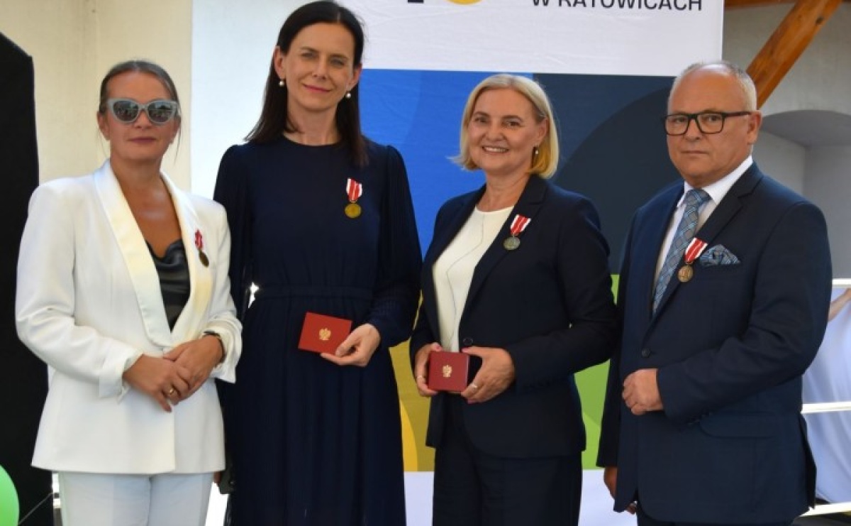 Prestiżowe odznaczenia dla liderów edukacji z powiatu wodzisławskiego - Serwis informacyjny z Raciborza - naszraciborz.pl