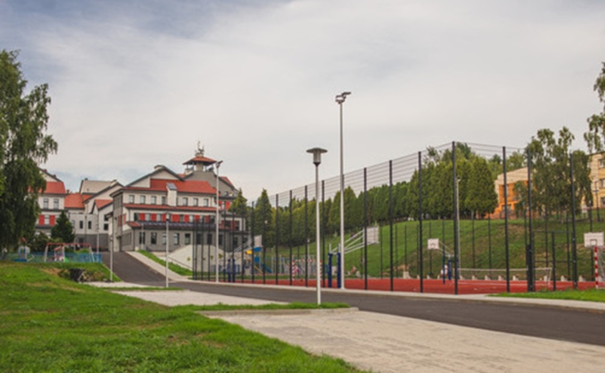Nowoczesny sprzęt trafił do szkoły w Połomi. Lekcje zdalne i hybrydowe na wyższym poziomie - Serwis informacyjny z Raciborza - naszraciborz.pl