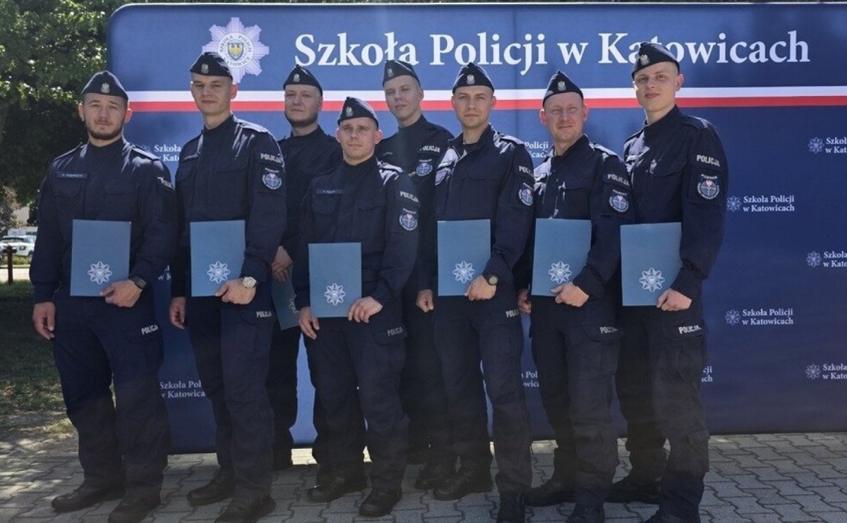 Nowi policjanci gotowi do służby. Zakończyli podstawowe szkolenie w Katowicach - Serwis informacyjny z Raciborza - naszraciborz.pl