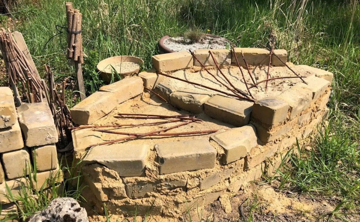 Dom z piasku dla dzikich pszczół powstanie w Radlinie. Mieszkańcy pomogą zbudować sandarium - Serwis informacyjny z Raciborza - naszraciborz.pl