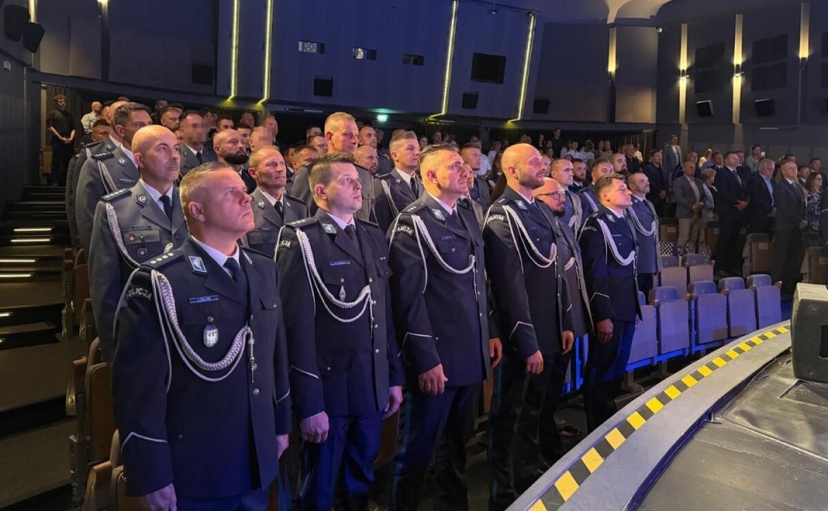 74 awanse i wyjątkowe wyróżnienia. W Wodzisławiu uhonorowano policjantów - Serwis informacyjny z Raciborza - naszraciborz.pl