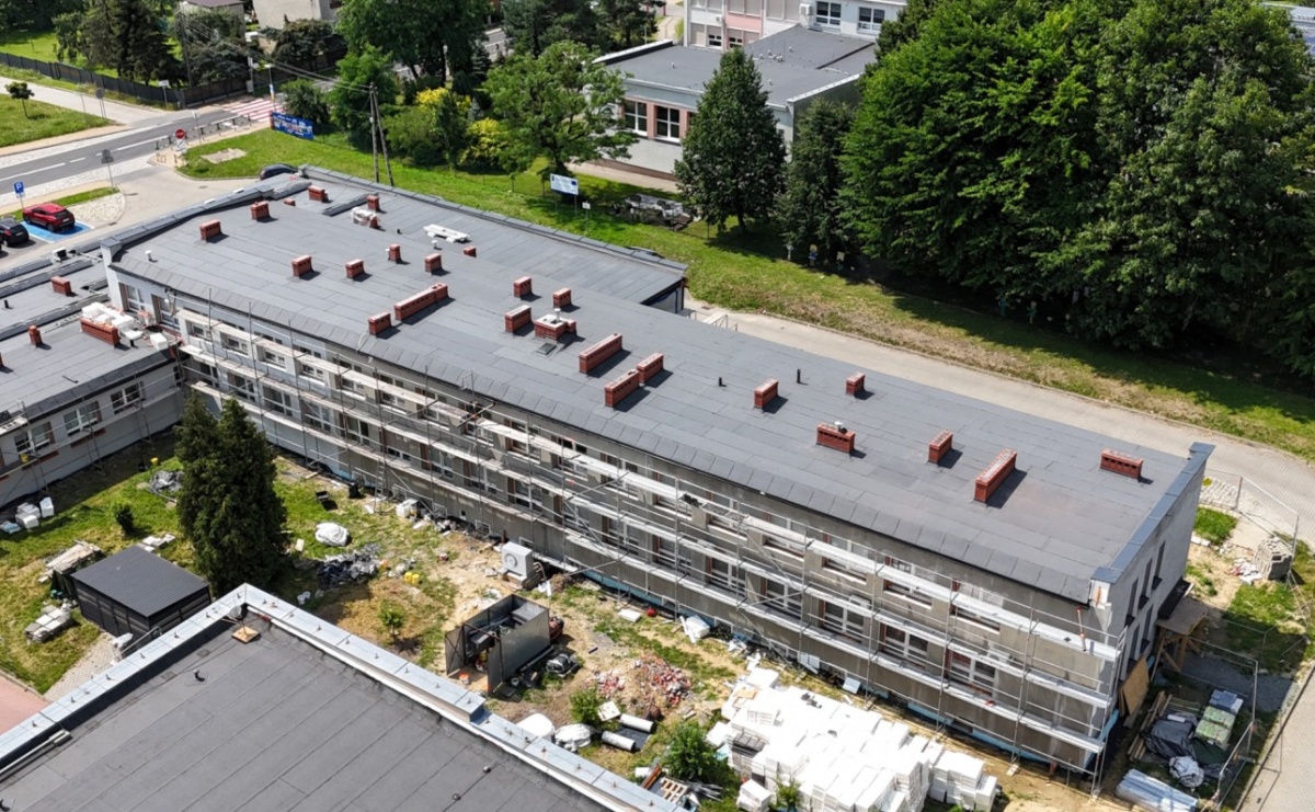 Ośrodek Zdrowia w Rydułtowach przechodzi wielką metamorfozę. Budynek zyska nowy wygląd i będzie tańszy w utrzymaniu - Serwis informacyjny z Raciborza - naszraciborz.pl