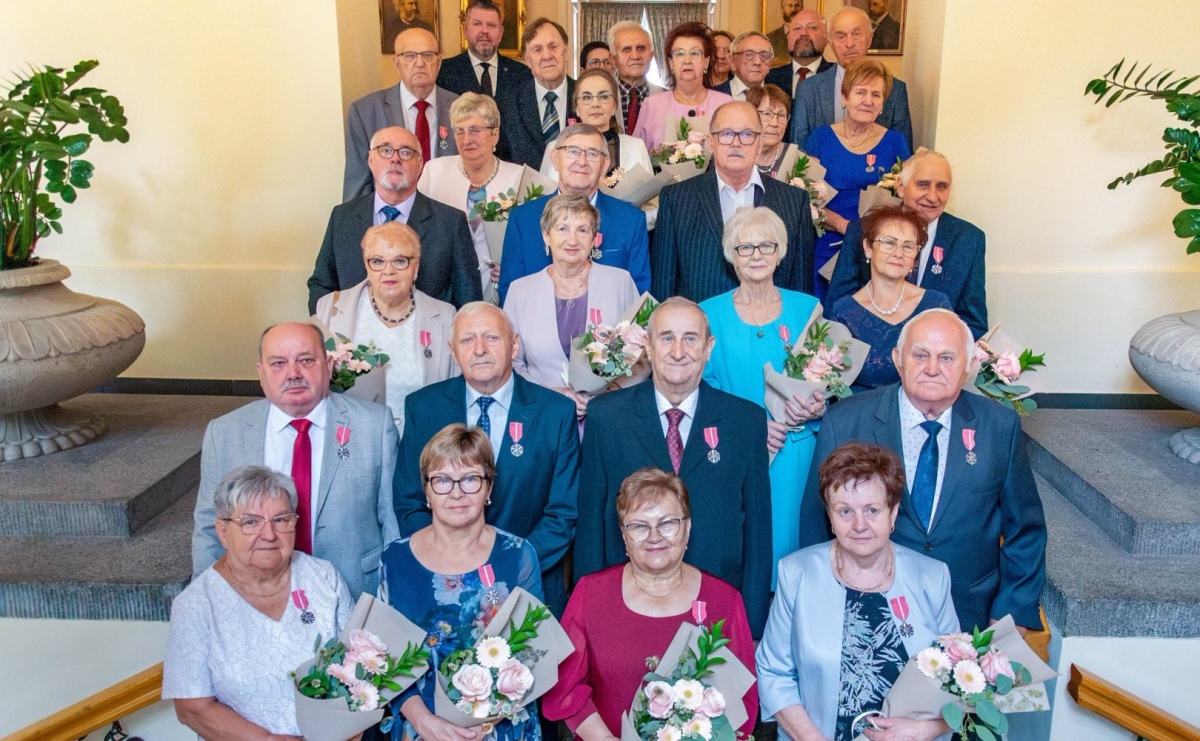 Łączy ich nawet 65 lat małżeństwa. Wyjątkowa uroczystość w Wodzisławiu Śląskim [FOTO] - Serwis informacyjny z Raciborza - naszraciborz.pl