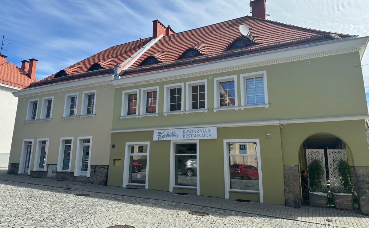 Wodzisławski rynek odzyskuje blask. Zabytkowe kamienice przeszły gruntowną metamorfozę - Serwis informacyjny z Raciborza - naszraciborz.pl