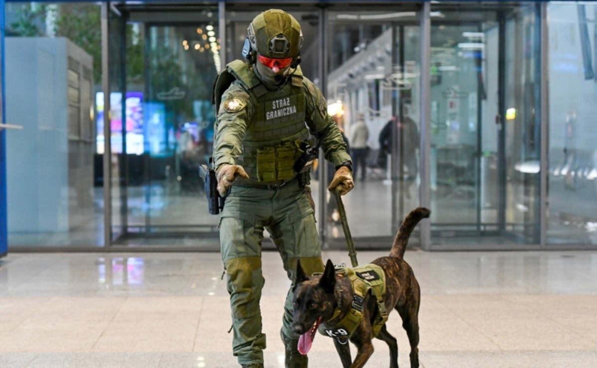 Pozostawiony bagaż i fałszywy alarm o bombie. Kosztowne konsekwencje na lotnisku w Pyrzowicach - Serwis informacyjny z Raciborza - naszraciborz.pl