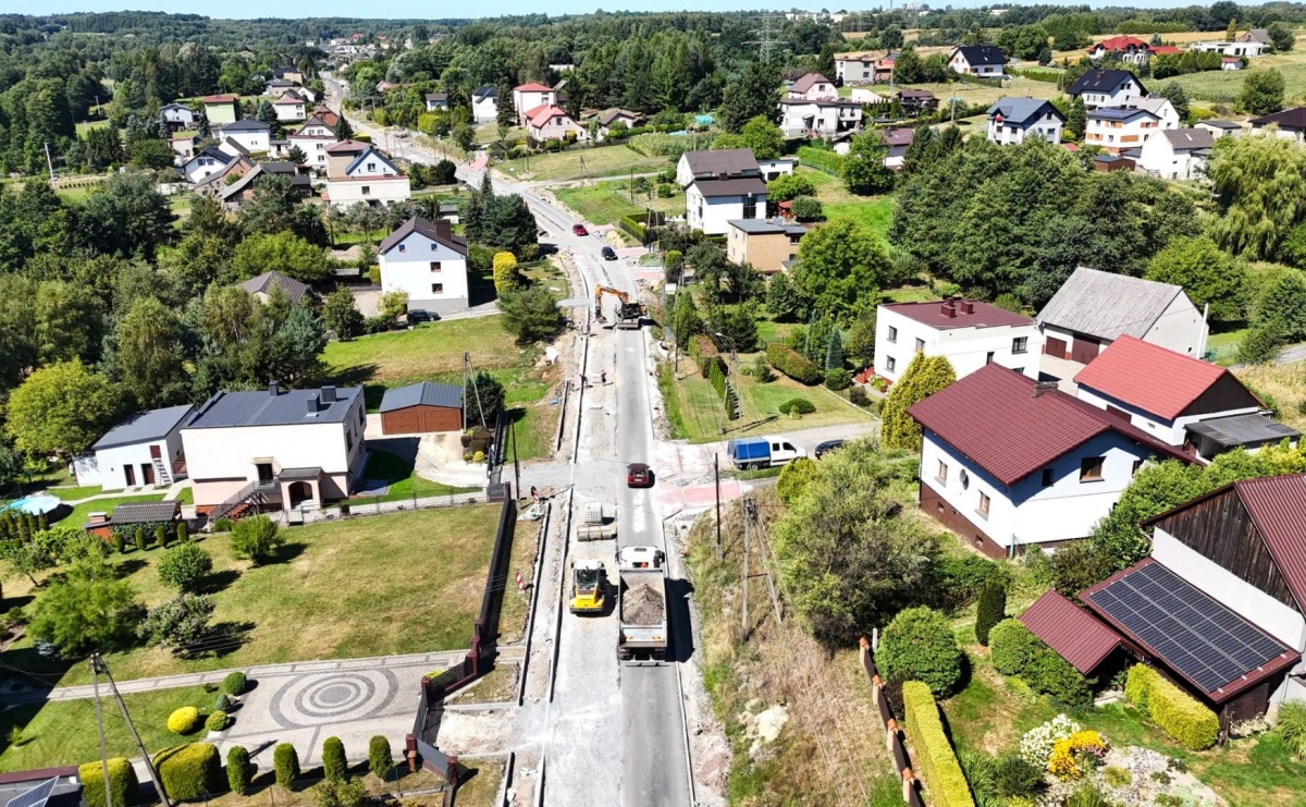 Ul. 1 Maja w Mszanie zmienia się na naszych oczach. Trwa jedna z największych inwestycji drogowych - Serwis informacyjny z Raciborza - naszraciborz.pl
