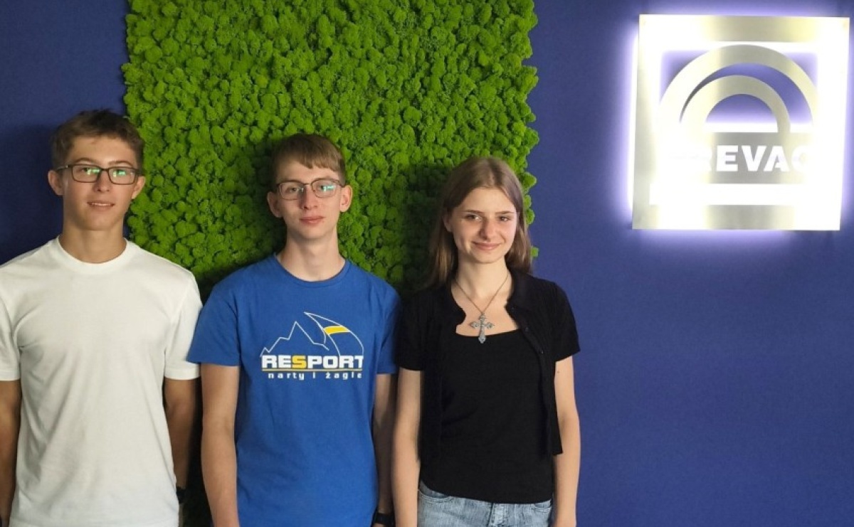 Próżnia pełna możliwości. Licealiści Jedynki poznawali świat nowoczesnych technologii w PREVAC - Serwis informacyjny z Raciborza - naszraciborz.pl