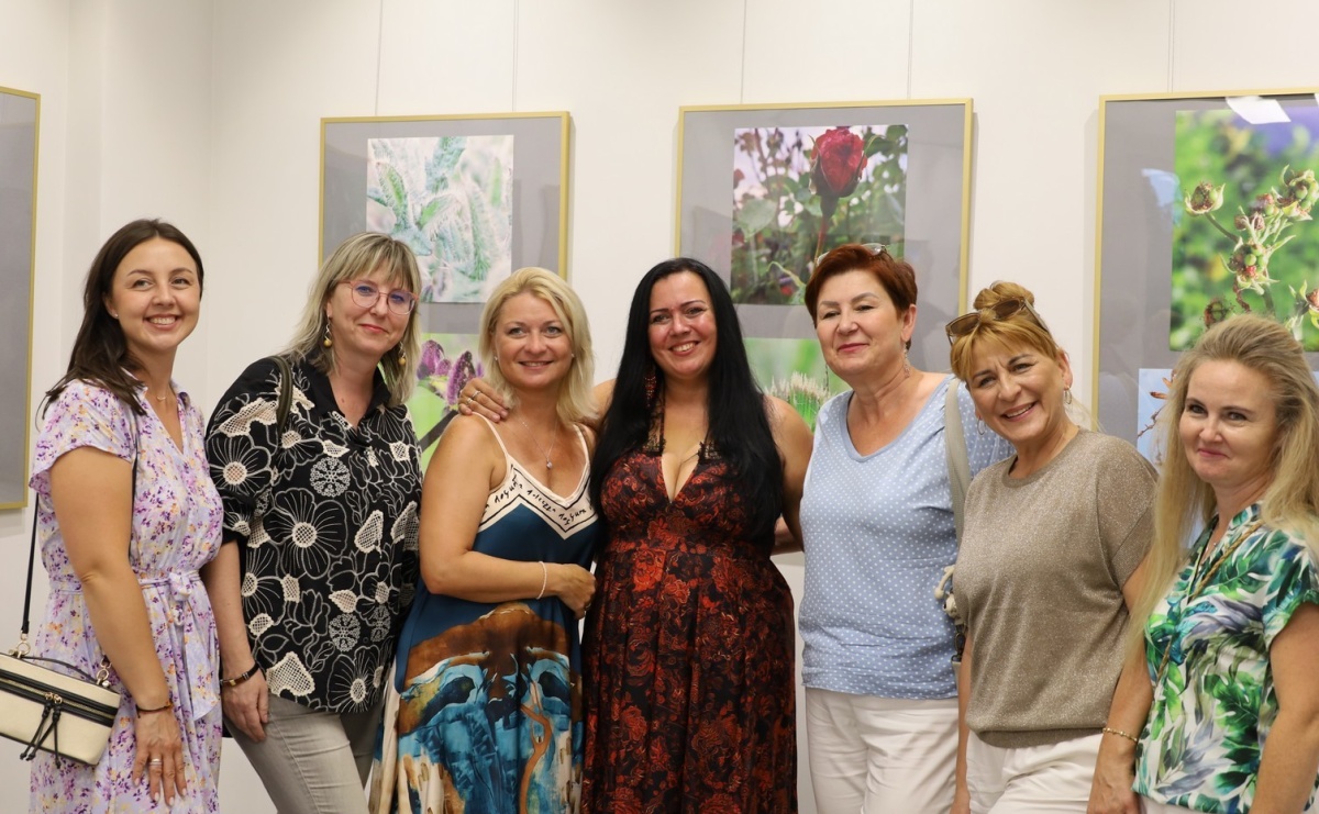 Natura jest kobietą – nowa wystawa w bibliotecznej Galerii Gawra - Serwis informacyjny z Raciborza - naszraciborz.pl