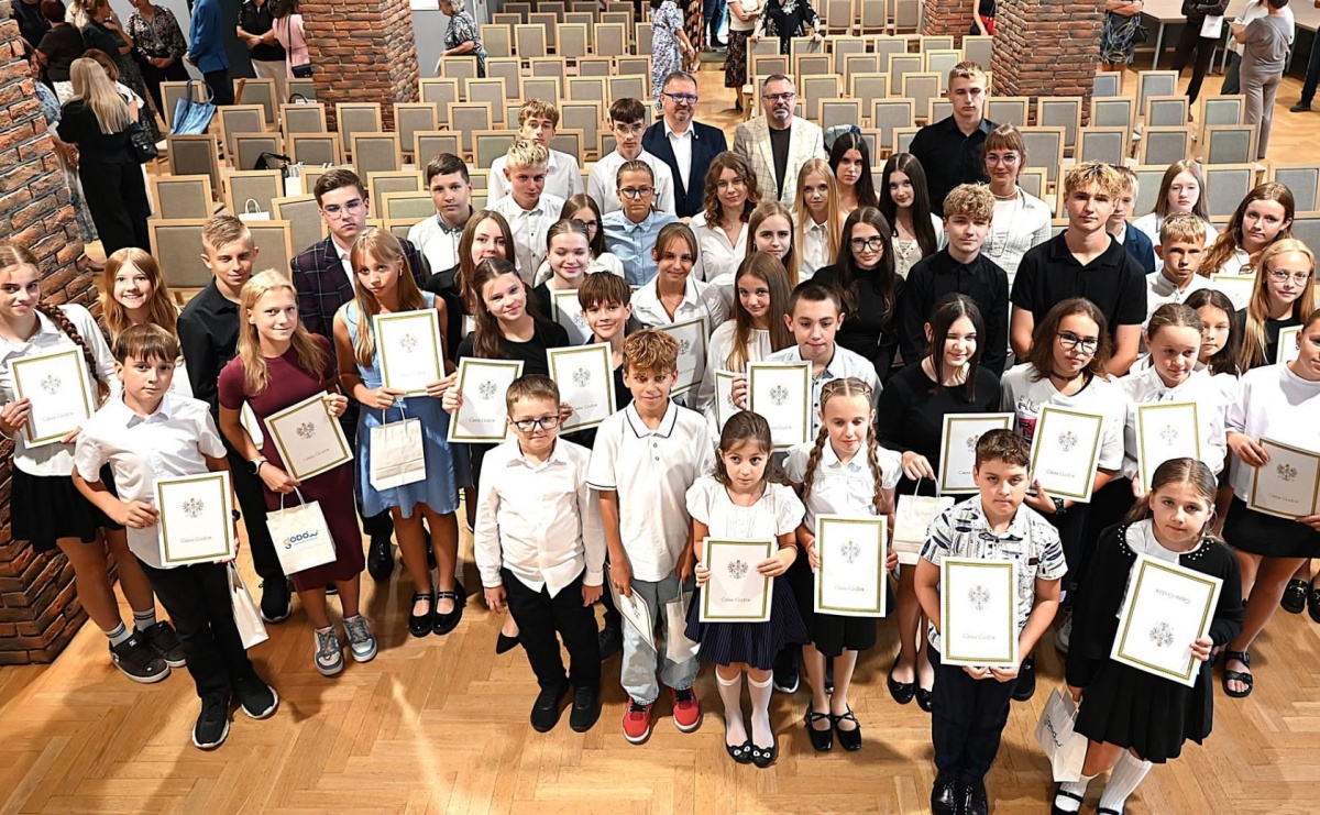 Od konkursów i olimpiad po mistrzostwa Polski. Gmina Godów wyróżniła najzdolniejszą młodzież [FOTO] - Serwis informacyjny z Raciborza - naszraciborz.pl