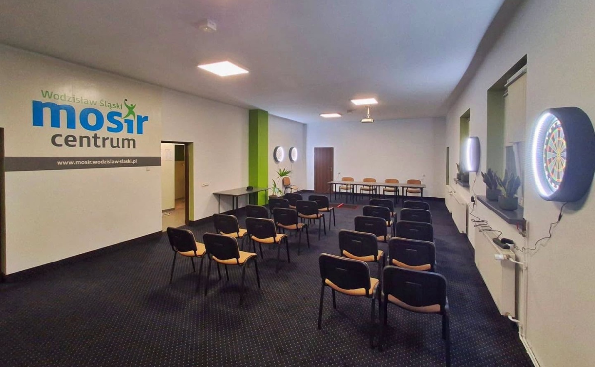 Nowa sala konferencyjna już niemal gotowa. Tak wygląda po remoncie - Serwis informacyjny z Raciborza - naszraciborz.pl