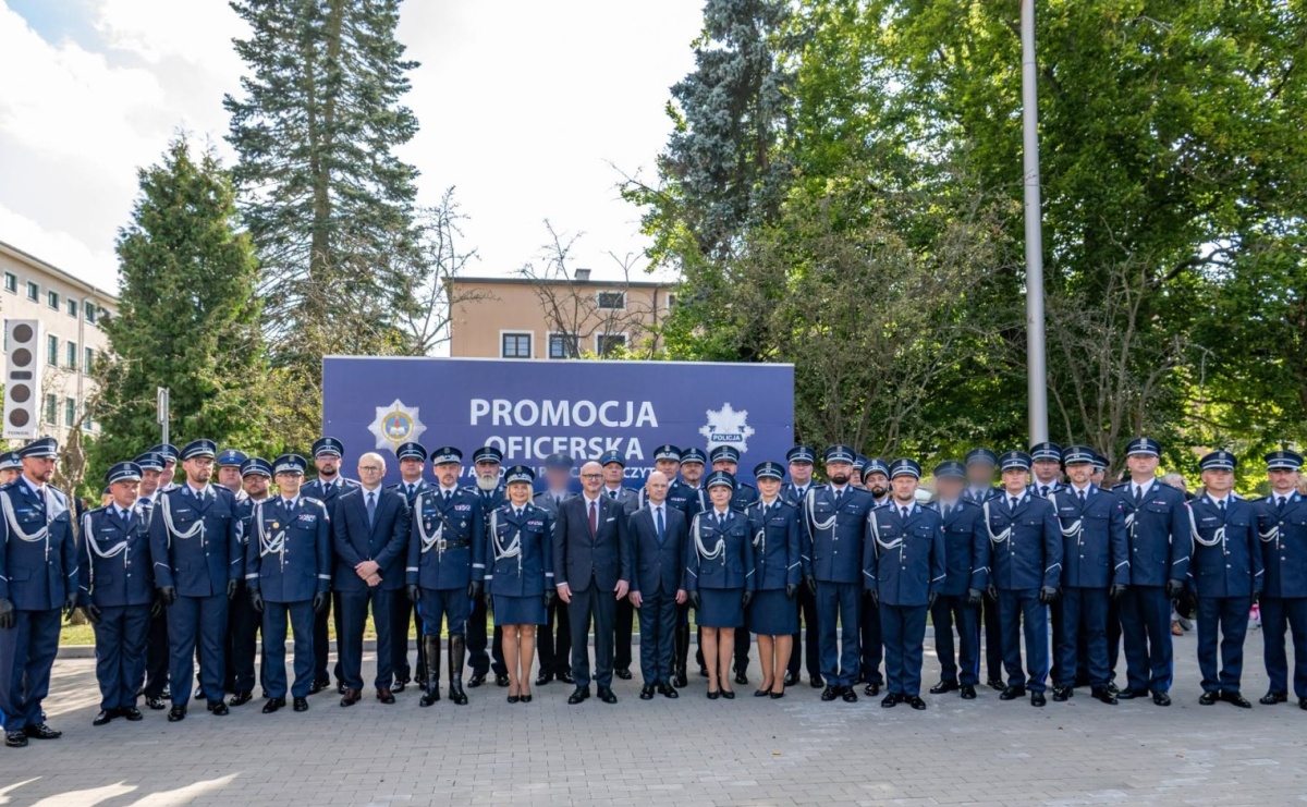Uroczysta promocja oficerska w Szczytnie. Wśród awansowanych policjant z Wodzisławia - Serwis informacyjny z Raciborza - naszraciborz.pl