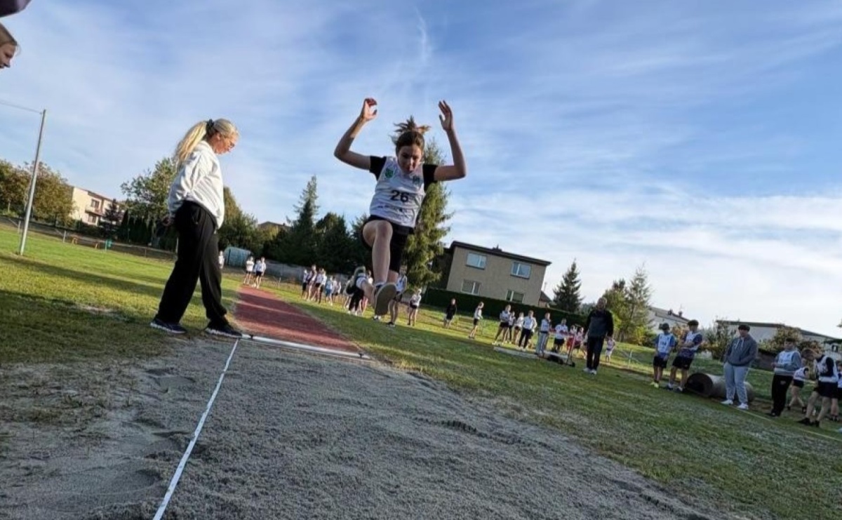 Sportowe emocje w gminie Godów. Młodzi lekkoatleci rywalizowali o mistrzowskie tytuły - Serwis informacyjny z Raciborza - naszraciborz.pl