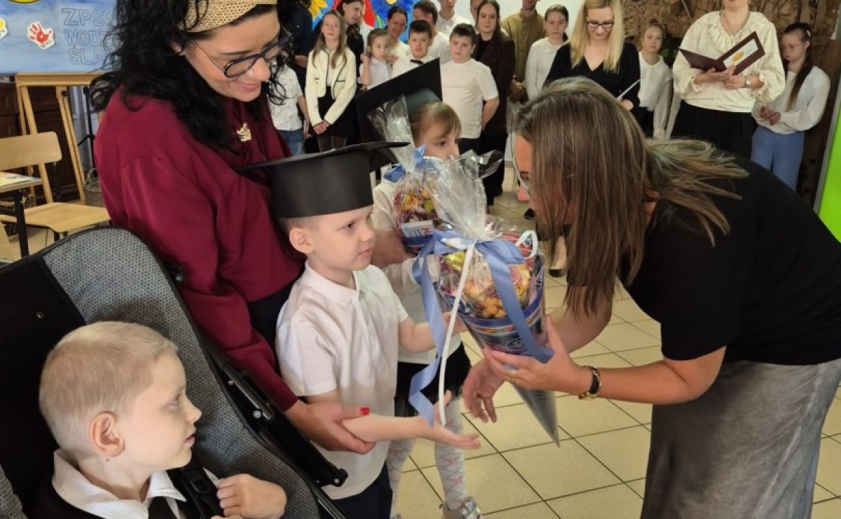 Siedmioro pierwszaków złożyło ślubowanie. Były też śląskie tyty - Serwis informacyjny z Raciborza - naszraciborz.pl