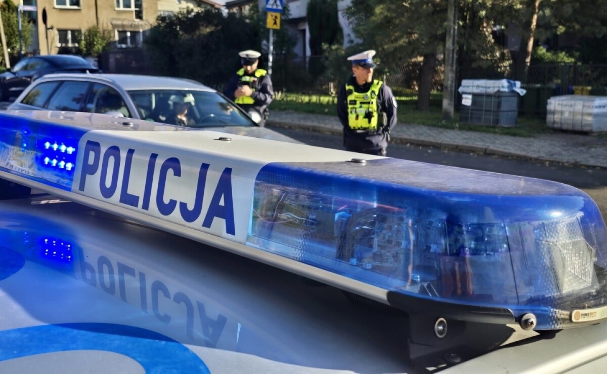 Policja patroluje okolice szkół na Śląsku. Funkcjonariusze apelują o spokój i ostrożność - Serwis informacyjny z Raciborza - naszraciborz.pl