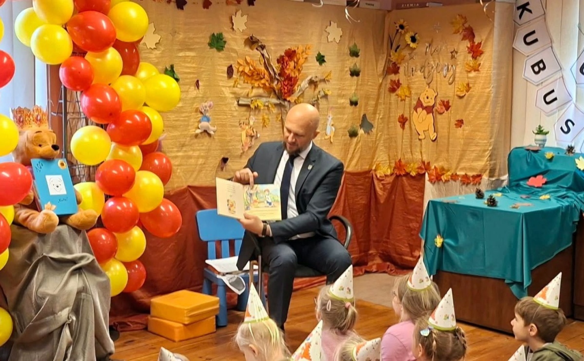 Kubuś Puchatek ma już 100 lat! Wyjątkowe spotkanie z najmłodszymi w radlińskiej bibliotece - Serwis informacyjny z Raciborza - naszraciborz.pl