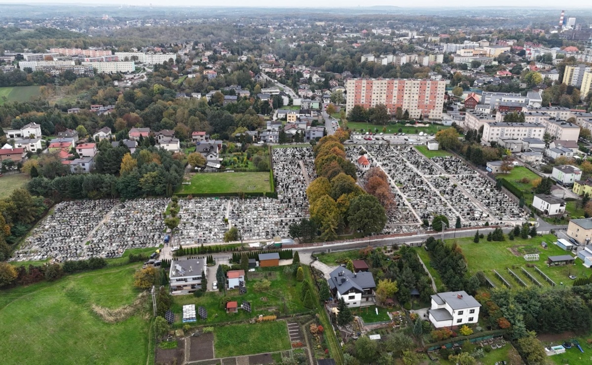 Wszystkich Świętych w Radlinie. Te ulice będą jednokierunkowe, zmieni się też parkowanie - Serwis informacyjny z Raciborza - naszraciborz.pl